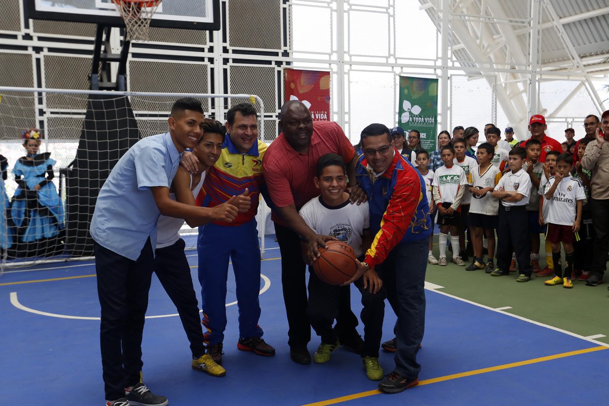 NestorLReverol's tweet photo. #PazYVidaConNicolás | En el marco de inauguración de la Canchas de Paz de Ejido, GMATVV construyó tanque de agua para comunidad de El Moral https://t.co/i4MQN8uhHk