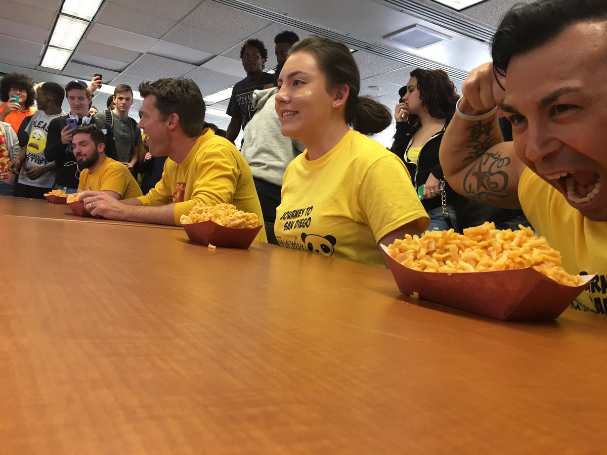 OverlandYBK's tweet photo. It's like you didn't know what you were about to get yourself into π¬ @ummalora #kraftmac #artificialcoloring #ohswishweek https://t.co/NjLpSzp893