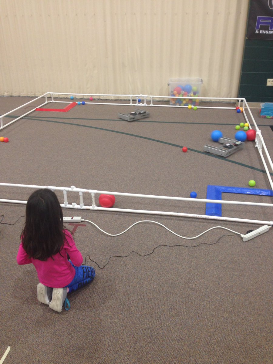HSEPLTW's tweet photo. @RoboticsRoyal at @BSEhseIN for math and science night.  The Gold standard for @HSE_21 @HSESchools @HSEPrincipal https://t.co/lRN0RR53yB