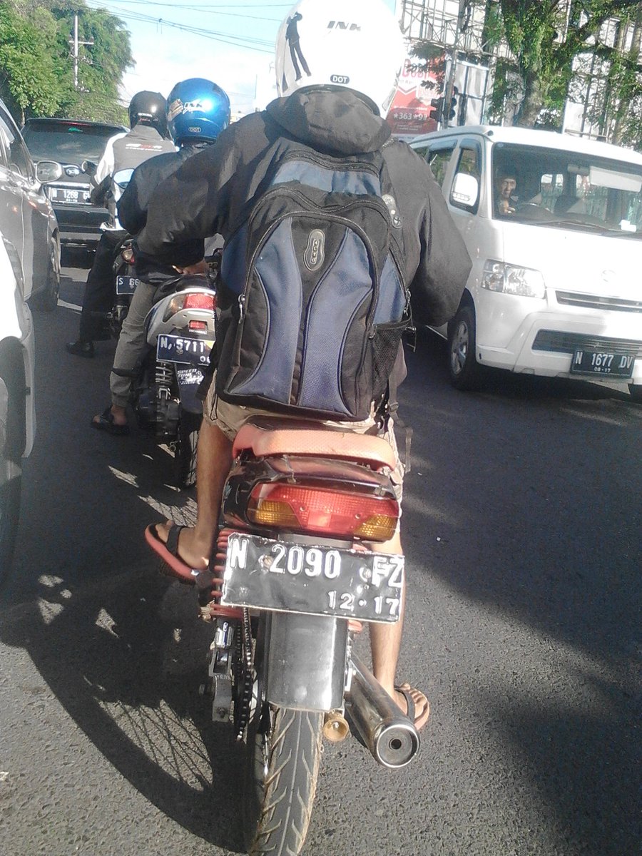 kikimaria8802's tweet photo. Pukul 07.16 lalin jl soekarno hatta terpantau padat merayap-mariabc2
@Edunewsfm @official_itv #trafficmalang https://t.co/1ft3SNsGPG
