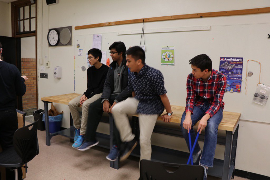 mamkrobotics's tweet image. Look at those shiny new, super sturdy work benches! #Robotics #tigerRobotics