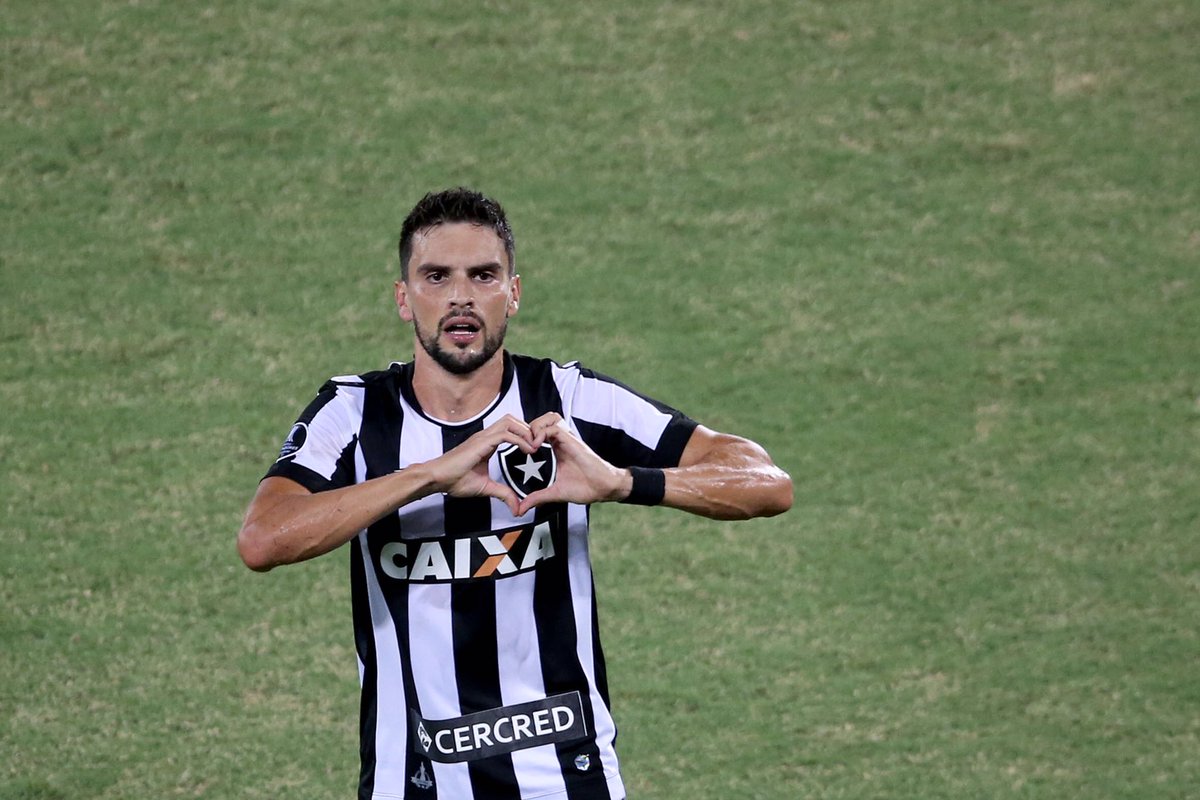 Botafogo's tweet photo. 46'/1ºT: Fim de primeiro tempo! Com golaço de Pimpão, Fogão vai vencendo o Olimpia por 1 a 0! #VamosFogo https://t.co/7dqgegYfOm