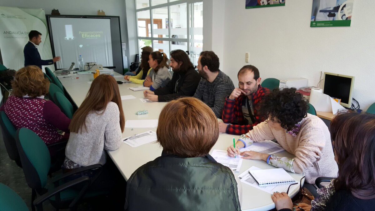 Hoy en #CADE Alcalá la Real impartiendo taller "Como hacer presentaciones eficaces" <a href="/cadejaen/">Andalucía Emprende Jaén</a> <a href="/aemprende/">Andalucía Emprende</a> #presentationSkills #elevatorpitch