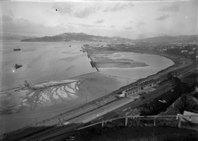 oldwgtn's tweet photo. Land reclamation, Thorndon (1925) https://t.co/Vo6gMExEog