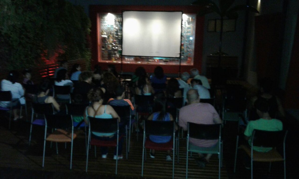 prensamda's tweet photo. #CineInfantil #CineBajoLasEstrellas
Cientos de vecinos pasaron por el @CMAarte para disfrutar dos buenas opciones. https://t.co/2gaajCZNkn