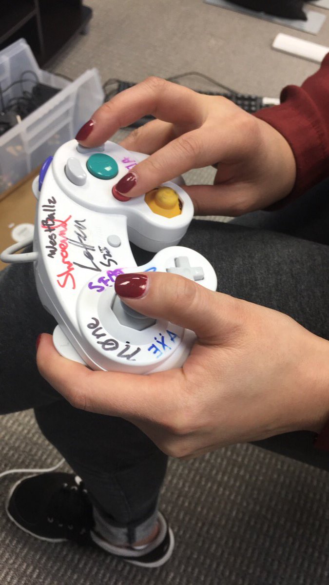 graceleecho's tweet photo. Currently learning how to play smash. Thanks @Icelement even though I'm a terrible student. #smashsummit #gracethings https://t.co/IyYl0aSScR