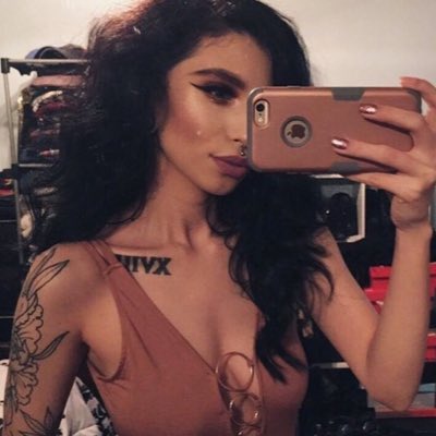 rcIeplay's tweet photo. new fake; rt for ya girl. 🤘🏻 https://t.co/gIcMe4ilO8