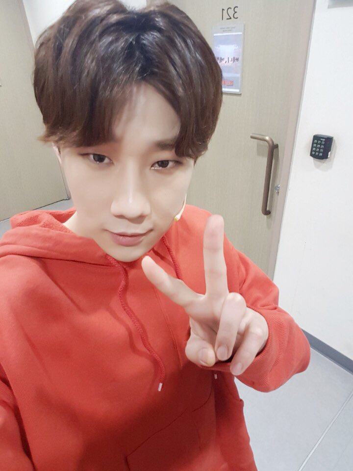 gyusarchive's tweet photo. finally a selfie! https://t.co/bN34RLKEKx