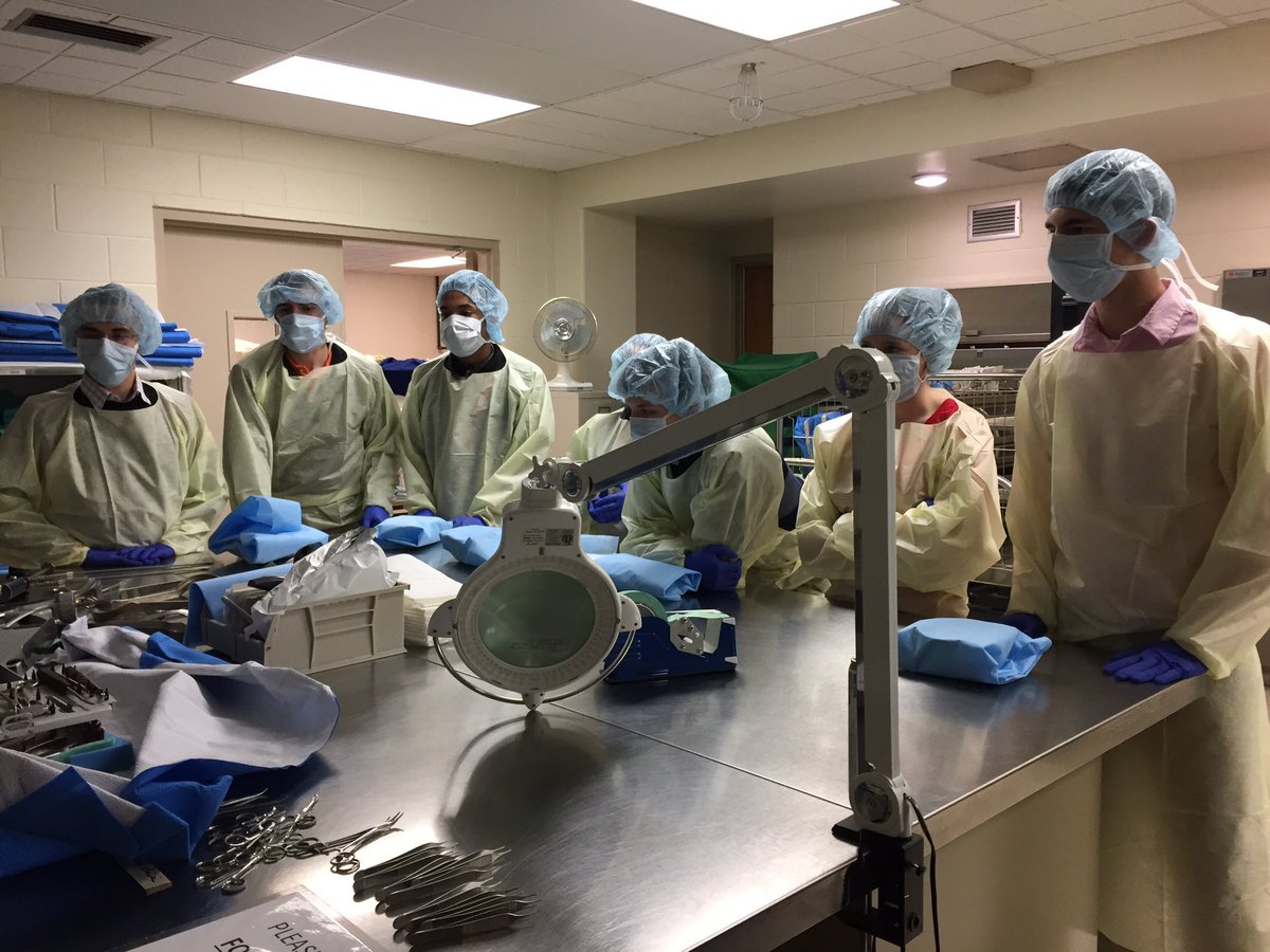 NancyDettmer's tweet photo. Sterilization lesson #medicalexplorers https://t.co/x8dUa5bS1r
