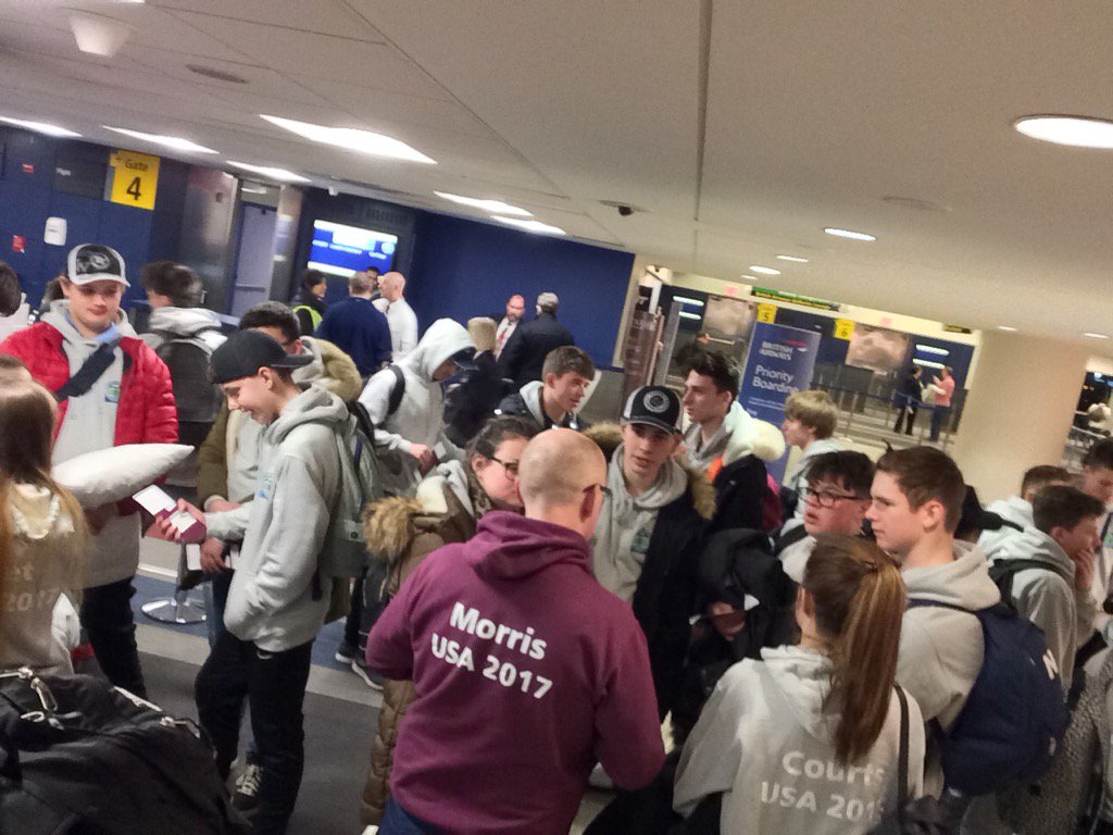 bfsusa2017's tweet photo. Flight on time #blightyherewecome https://t.co/y9iD5F1bBK