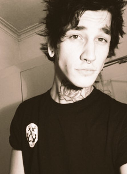 I'm new to Twitter. A retweet would be really appreciated and maybe a few people to talk to as well? I mean or not. Whatever I guess.