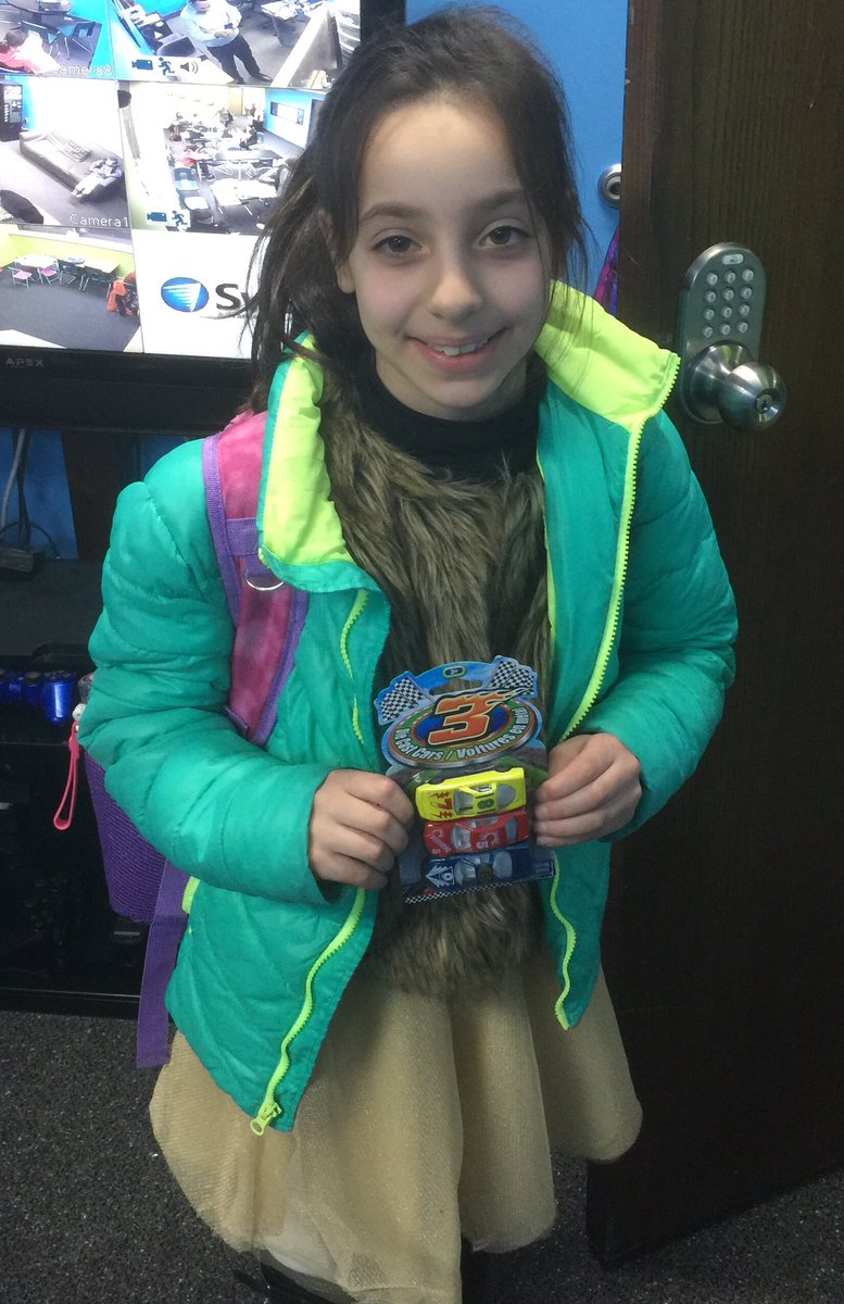 educaremi1's tweet photo. Angie earned a reward from #educaremi. Instead of picking something for herself, she chose a gift for her younger brother :)))) https://t.co/RDueQUcCFc