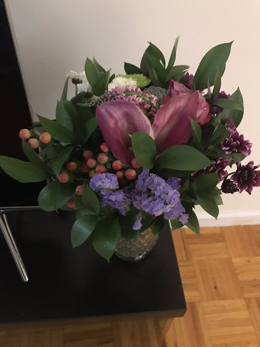 MelAtStella's tweet photo. Even though they're late, my flowers from @SendUrbanStems couldn't be more beautiful &amp; the way they've handled the mistake is 👍🏼#custserv https://t.co/WaaCE4NCpr