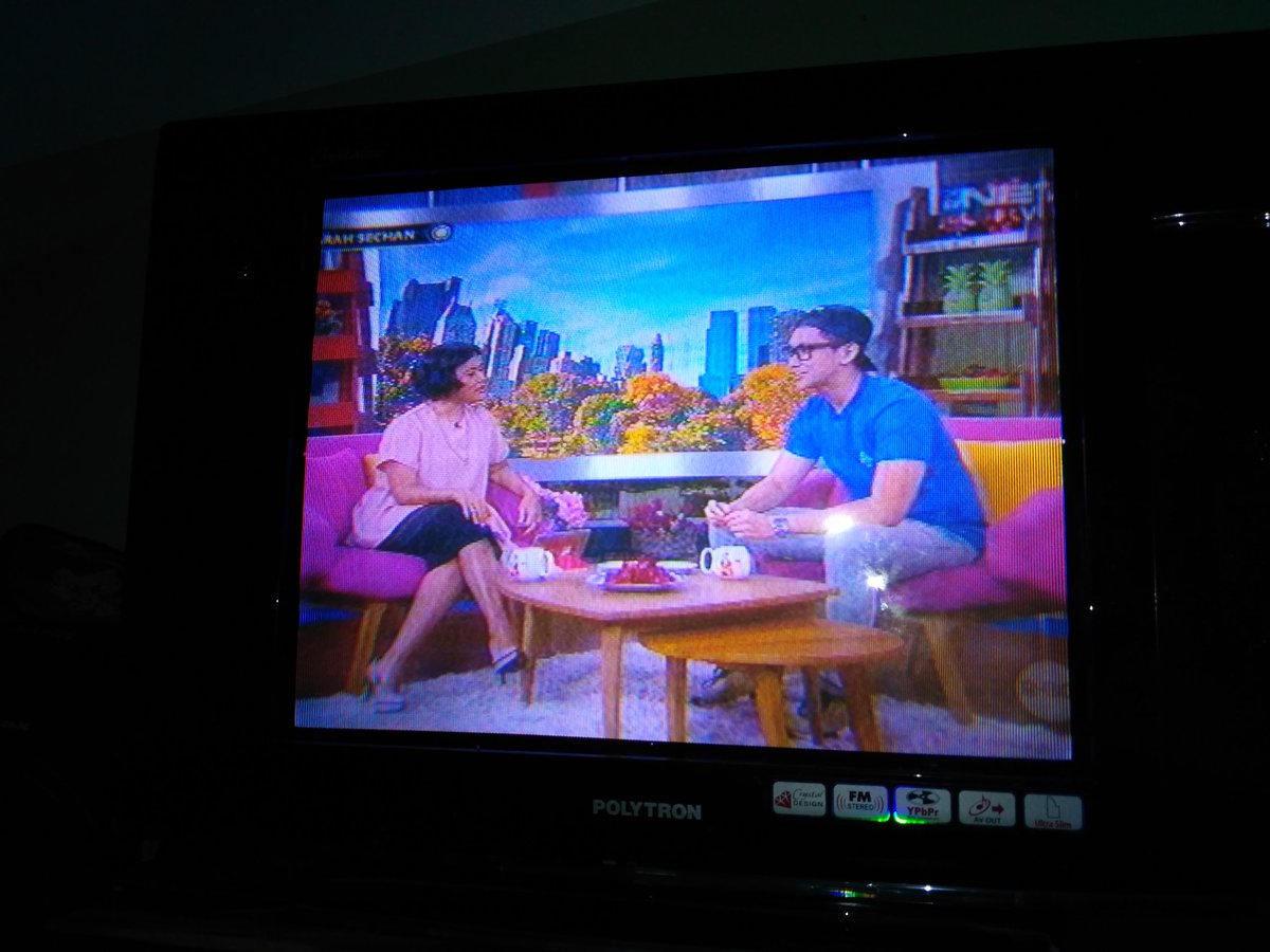 Arasoy17's tweet photo. Nonton @NET1Indonesia at @SarahSechan_NET ada @brandonicholas Kecee #Brandonator #Dorjed https://t.co/N0rdaFXDLs