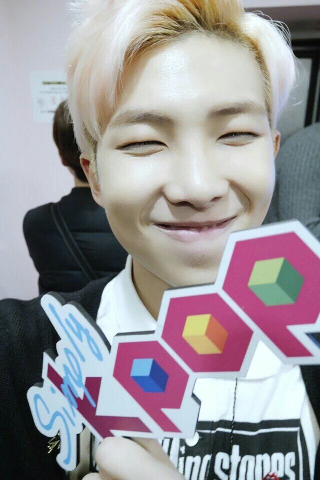 xiutama's tweet photo. 💙 #RAPMONSTER #랩몬스터 #Namjoon #남준 💙 https://t.co/x0XpCXv5Td