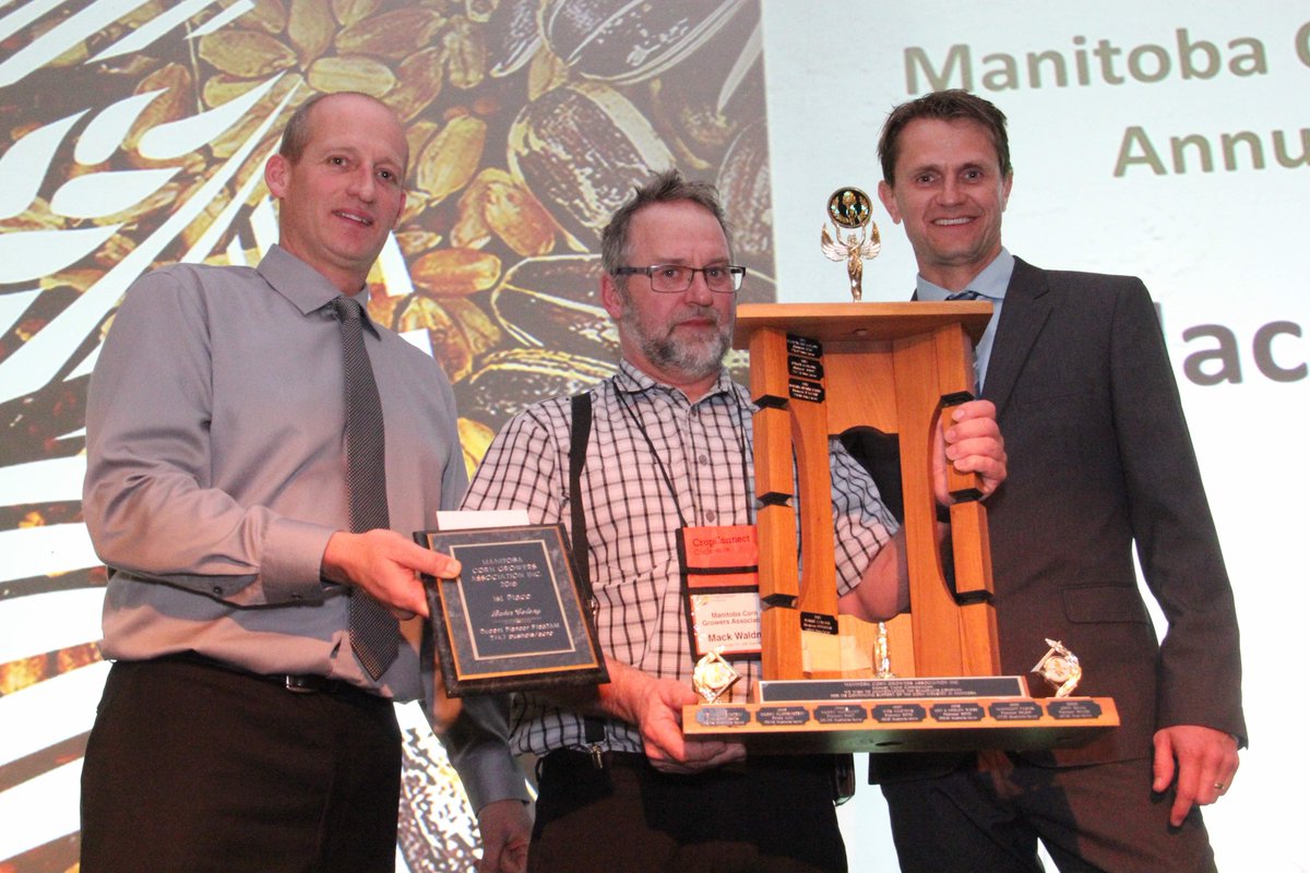 allanreporter's tweet photo. Baker Colony MacGregor wins 2016 MB corn yield contest 274.69 b/a yield #CropConnect17. Pic Leonard Wiebe, Mack Waldner, Myron Krahn. https://t.co/1tCHk1Gntv