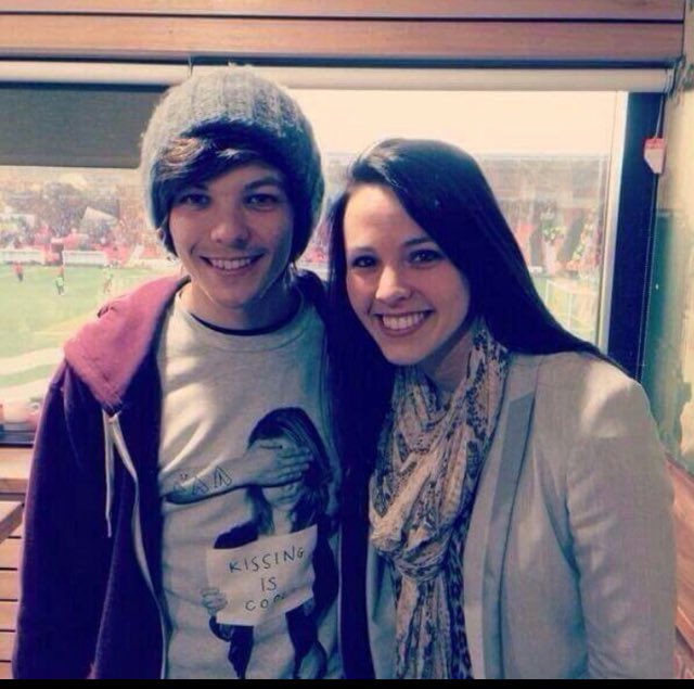 1DOfficial_12's tweet photo. Hoy pero Hace tres años Louis estuvo en keepmoat stadium en Doncaster - HC #1DOU https://t.co/lqCp1YRfUk