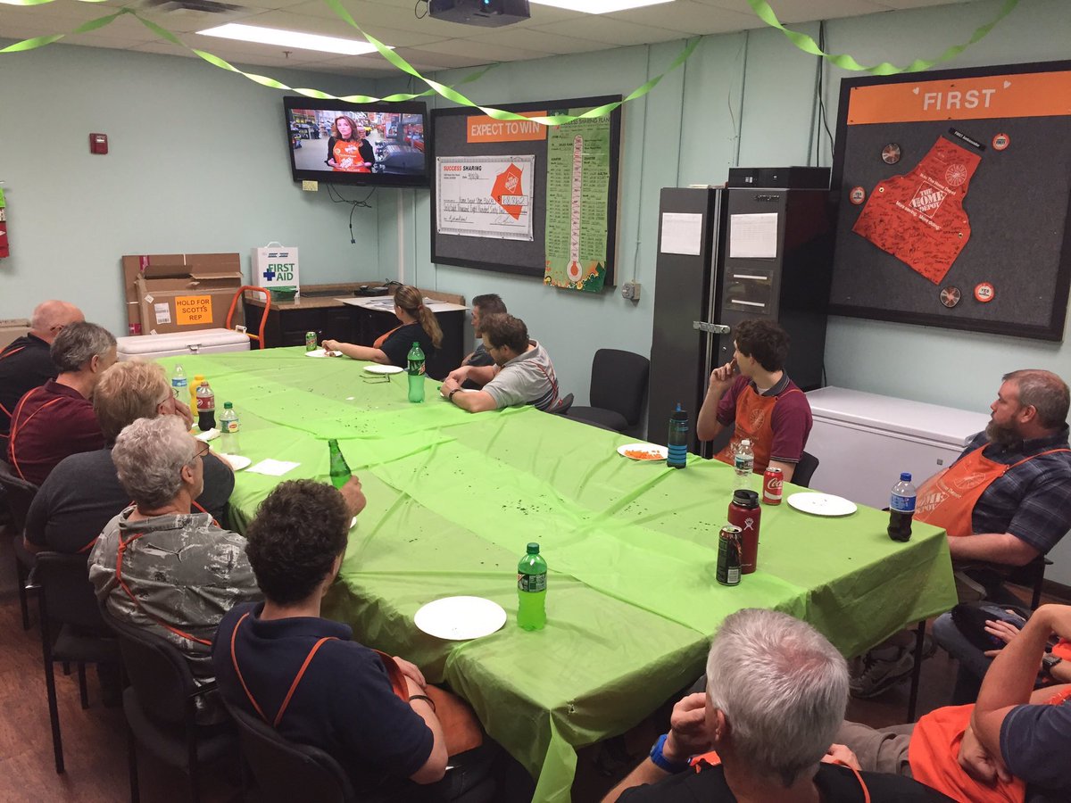Jacob02USMC's tweet photo. Late night samepage D248 style! Steaks @3629, fun @3648, &amp; sandwiches @3609. @RichRiceTHD @brianwebber3655 @DanMallonhd @THD_HXT https://t.co/CHgh9LukWx