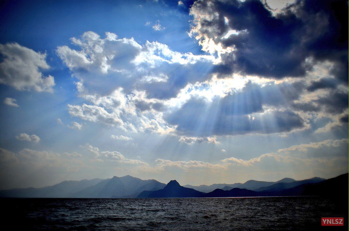 YNLSZ's tweet image. 抚仙湖，尖山风景