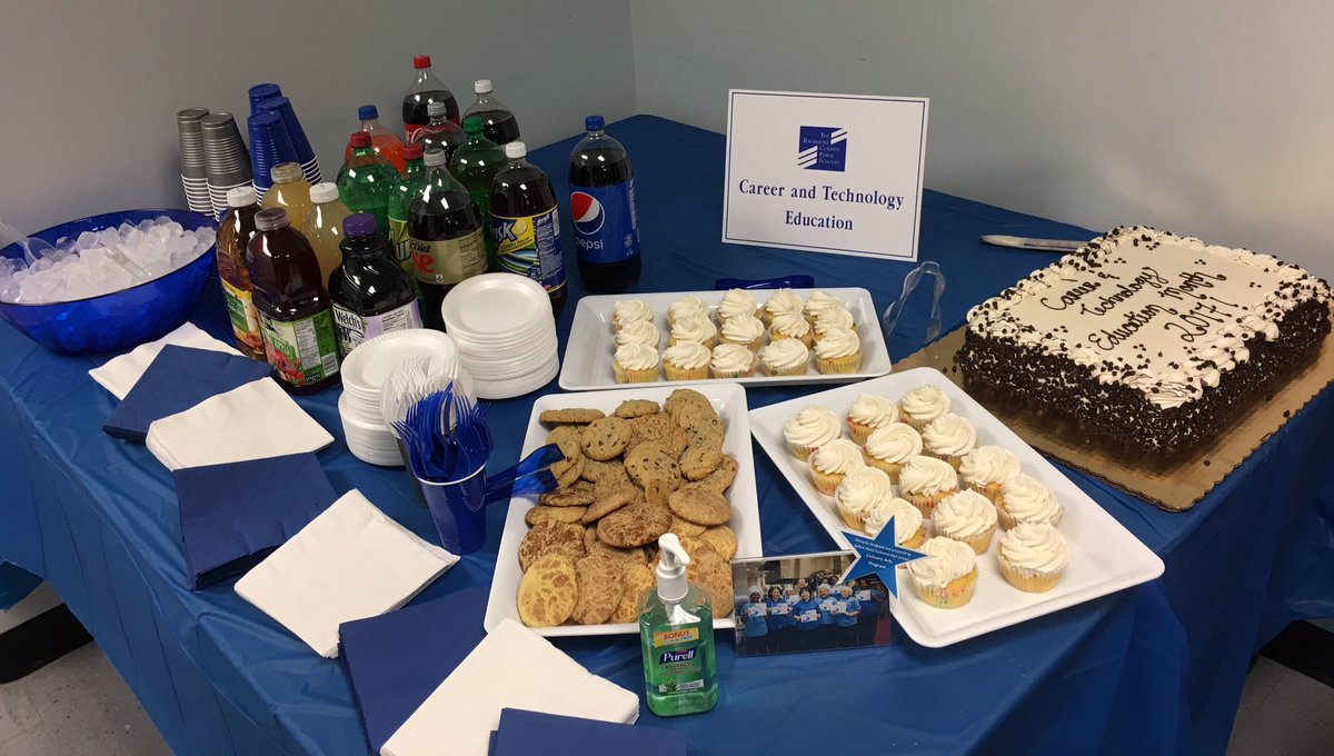 CTE_BaltCoPS's tweet photo. @sollerspt baking &amp; pastry students provided yummy baked goods #CTEmonth #CTEmonth2017 https://t.co/lXqXpoX0JT