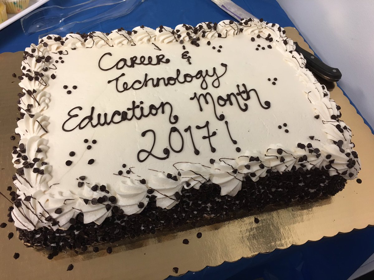 CTE_BaltCoPS's tweet photo. @sollerspt baking &amp; pastry students provided yummy baked goods #CTEmonth #CTEmonth2017 https://t.co/lXqXpoX0JT
