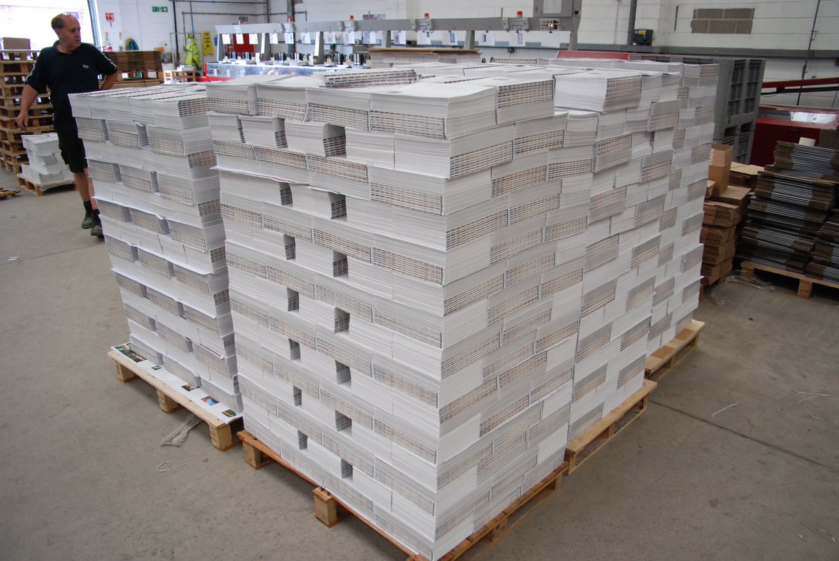 UKBookBinders's tweet photo. Thread Sewn book blocks ready for the covers to be mounted. #ThreadSewn #Bookbinding #PrintFinishing https://t.co/CZ6WUhAzmo