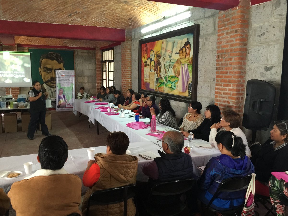 monicamelchor04's tweet photo. #ElCampoEnNuestrasManos Capacitación a mujeres del estado de Querétaro en #HuertosMedicinales #Sagarpa #AsercaQuerétaro #IncaRural https://t.co/JGv0mRdqPP