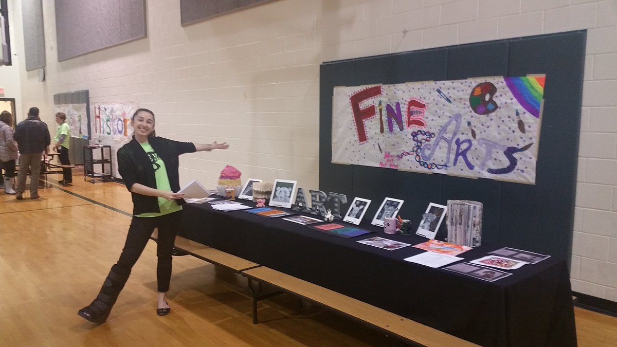 ShenaIvorylcps's tweet photo. An awesome Rising 6th Grade Parent Night #studentledtours #coursebackground #studentpanel @StoneHillMiddle @kanneclark @rhrimmel @EdChiLCPS https://t.co/Y3hz17vSwf