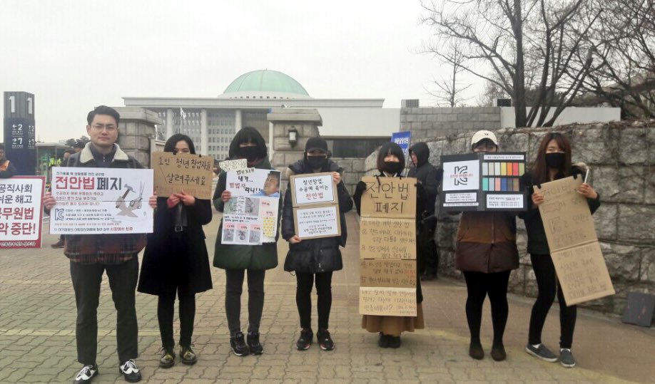 과도한 규제로 개인 디자이너 활동, 청년창업을 저해하고 소비자에게는 물가상승으로 돌아올 전안법. 핸드메이드 작가를 위한 서명 부탁드립니다 👉goo.gl/GrYx0D
