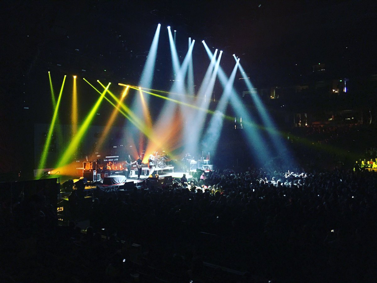 carolinemusic's tweet photo. .@judahandthelion absolutely crushed it opening up the @twentyonepilots show! #JATL #IndieAsFuck https://t.co/wRwG8JwATc