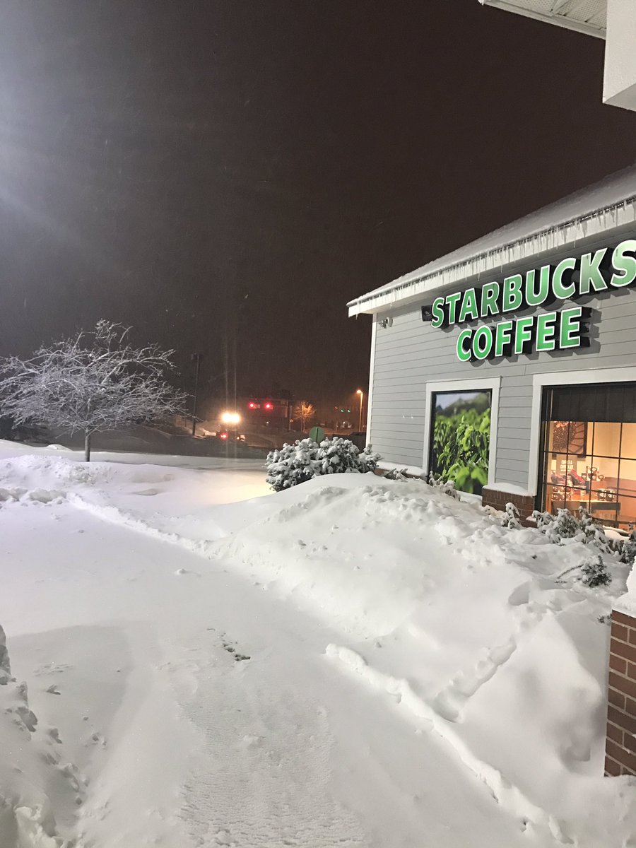 It's ❄️❄️ but we're here with ☕️☕️🥐🥐! Hitch up your sled and c'mon over! #starbucks #baristas #coffee #Maine
