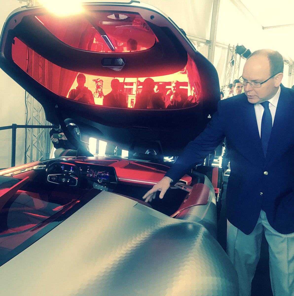 C_Oberdorff's tweet photo. 1er @SalonAutoMonaco : la mobilité durable en vedette mais pas que ! MONACO back to the future avec @Ushuaia_TV et @wanaiifilms https://t.co/SVotDVG2GC