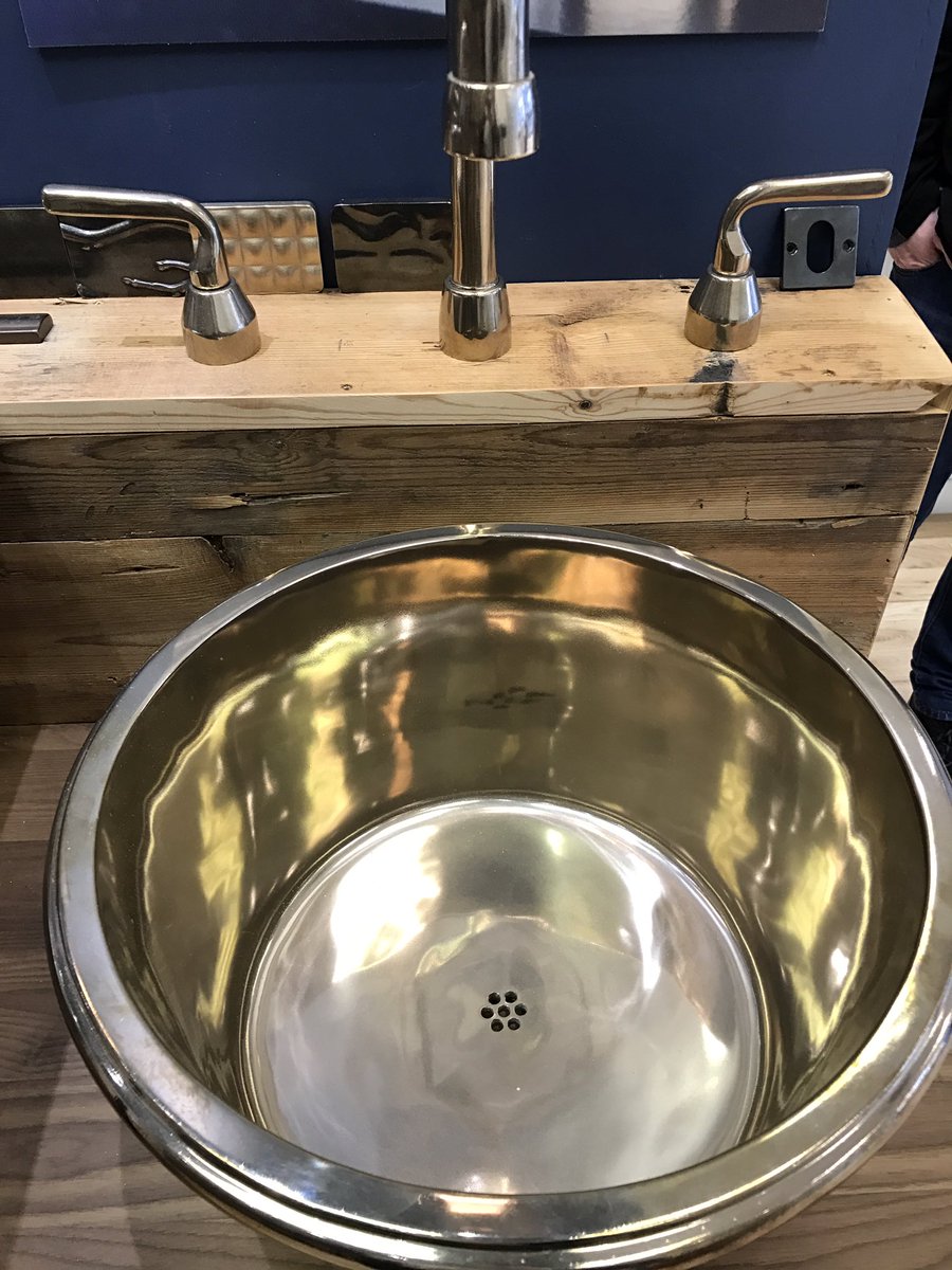 Dream of the day..to own this beautiful brass sink <a href="/SDSLondon/">SDS London</a> #brass #home #interiors #stylish