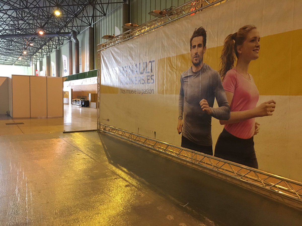 fibesevilla's tweet photo. Montaje para viernes y sábado en #ExpoMarathon #Sevilla2017 @MaratonSevilla en @fibesevilla Entrada gratis! @Ayto_Sevilla Parking 2 euros https://t.co/s5d9W6nNsZ