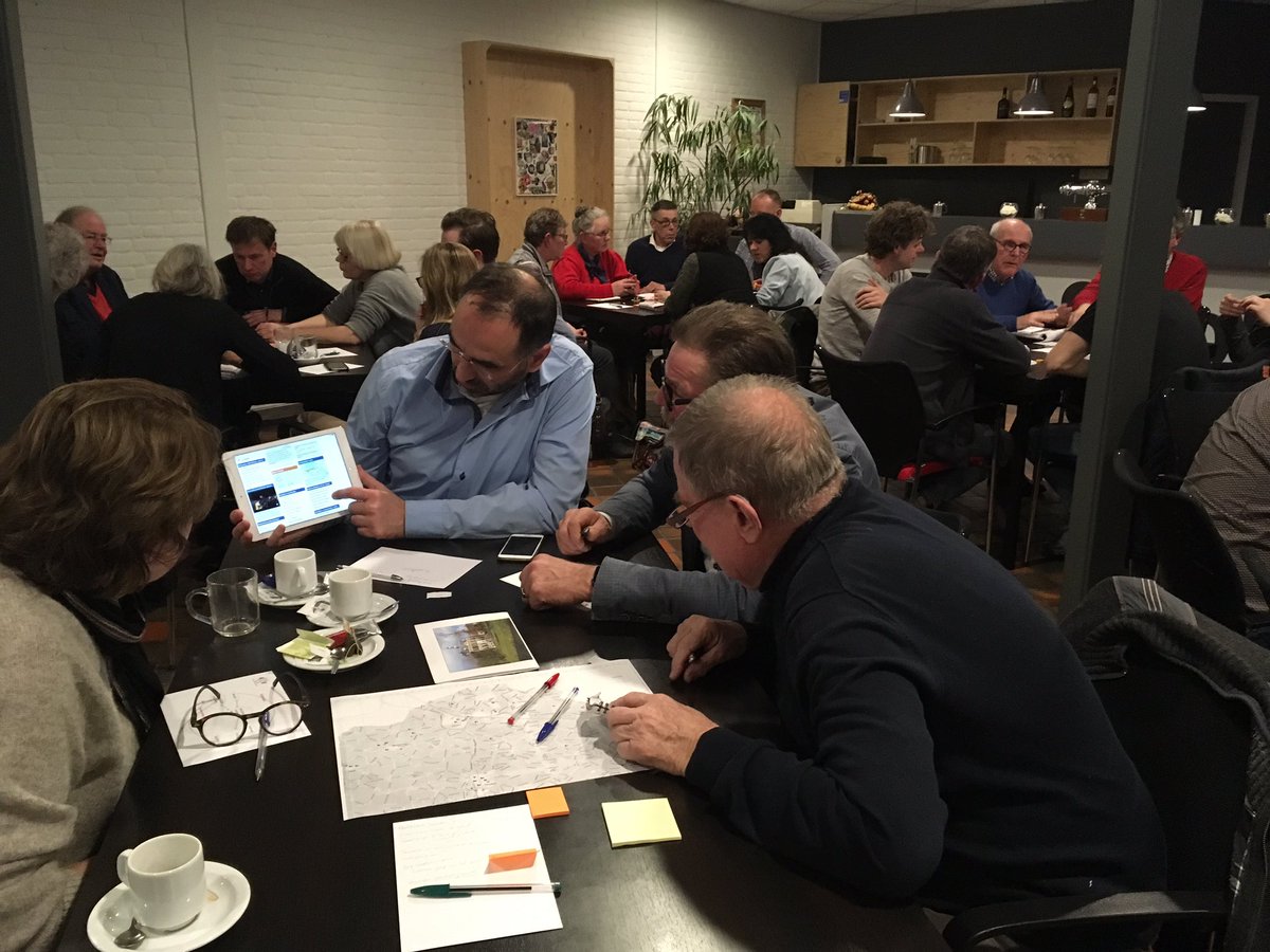 Goede keukentafelgesprekken in #vorden over verbinden van vele initiatieven voor jong en oud. #vanvordenvoorvorden <a href="/gem_bronckhorst/">Gemeente Bronckhorst</a>