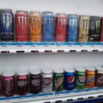 魔剤好き必見!米軍基地解放イベントで目にする自販機が毒々しくて素晴らしい!