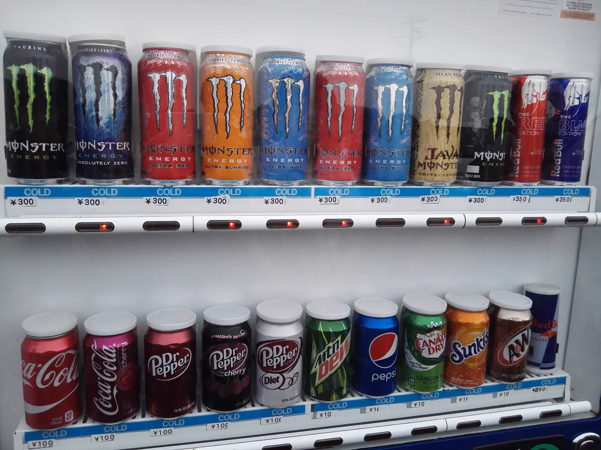 魔剤好き必見！米軍基地解放イベントで目にする自販機が毒々しくて素晴らしいwww