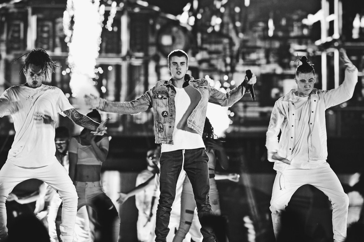 JTruthFans's tweet photo. #PurposeTourMonterrey FIRST SHOW! 🔥🤘🏼 https://t.co/fygFnbpbjR