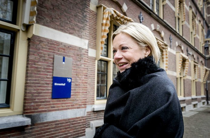 Vind jij het de plicht van Nederland om flink te investeren in Defensie, zoals minister Plasschaert wil? Stem -> gelderlander.nl/home/het-is-de…