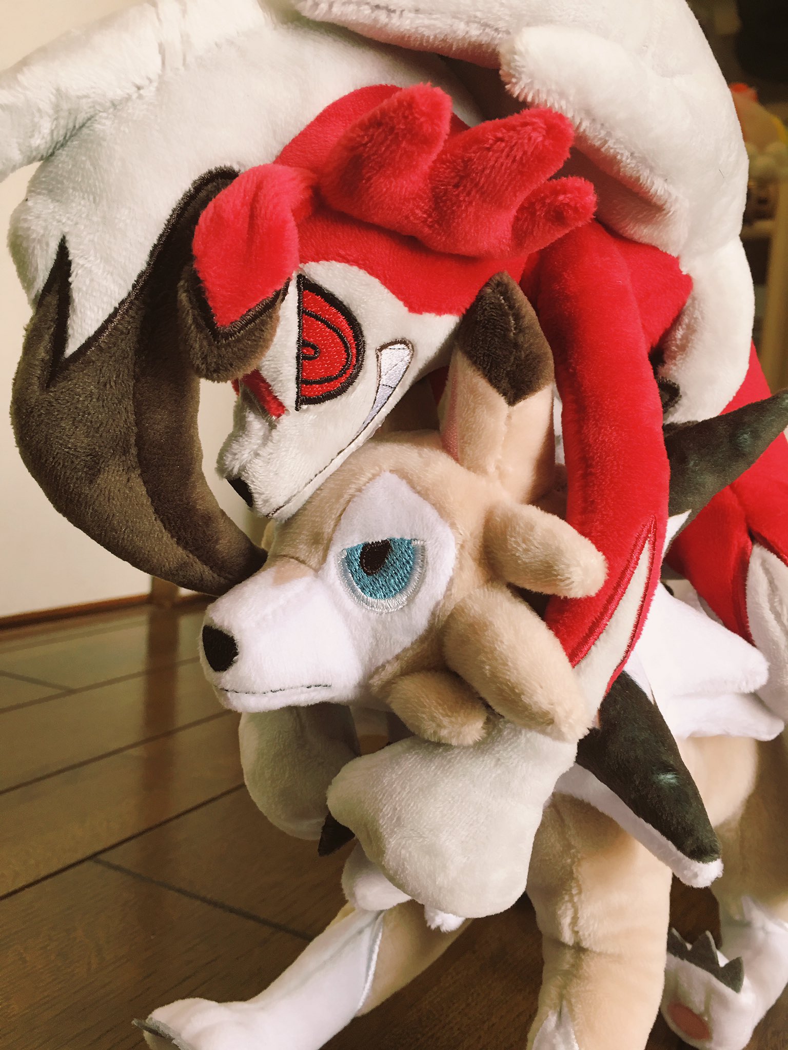 雁えりか サン ムーンのポケモン ルガルガン まひるのすがた まよなかのすがた のぬいぐるみはただでさえすごく出来がいいの ですが まひるにまよなかがライドオンできる事を偶然発見して個人的に最高オブ最高中です まよなかの前脚ホールド感とか
