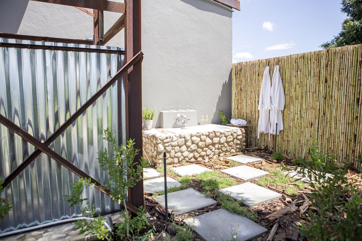 Effortlessly stylish and country chic ─ meet #PicardiPlace in #Rawsonville! bit.ly/2kVaDG6 #countrylife #getaway