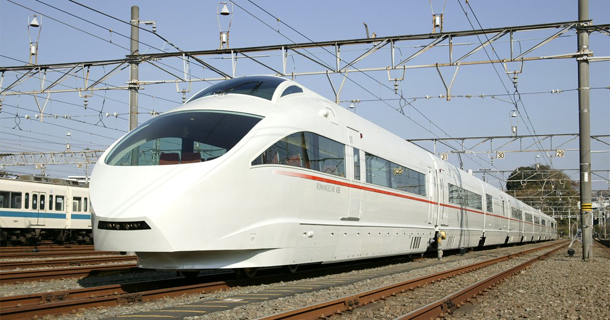 The_MALTS_UMAMI's tweet photo. #俺鉄 車両紹介★小田急特急ロマンスカー
箱根♨を走るVSEの純白ボディーにオレンジ色のストライプは有名建築家のデザイン。ARアプリ「俺鉄」なら、自宅で箱根旅行の気分に！？
詳細⇒https://t.co/pe3uXBnOla https://t.co/X30pS1iX31