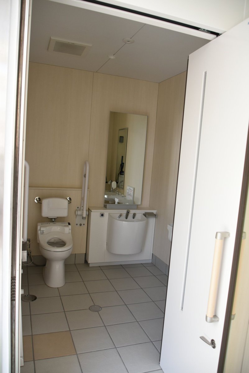 笠松競馬場 on Twitter "【供用日訂正】 笠松競馬場のトイレがキレイになりました！（一部w） 予てより