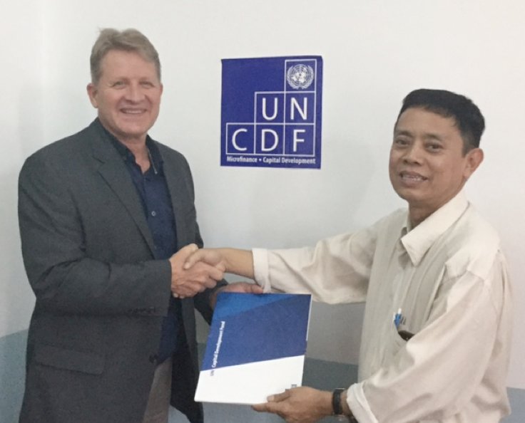 UNCDF's tweet photo. "#UNCDF50 launches Market Development Facility with first loan to #MFI Pyae Mahar Services" https://t.co/9iXj2BIggu in #Myanmar https://t.co/aoH5i08DDb