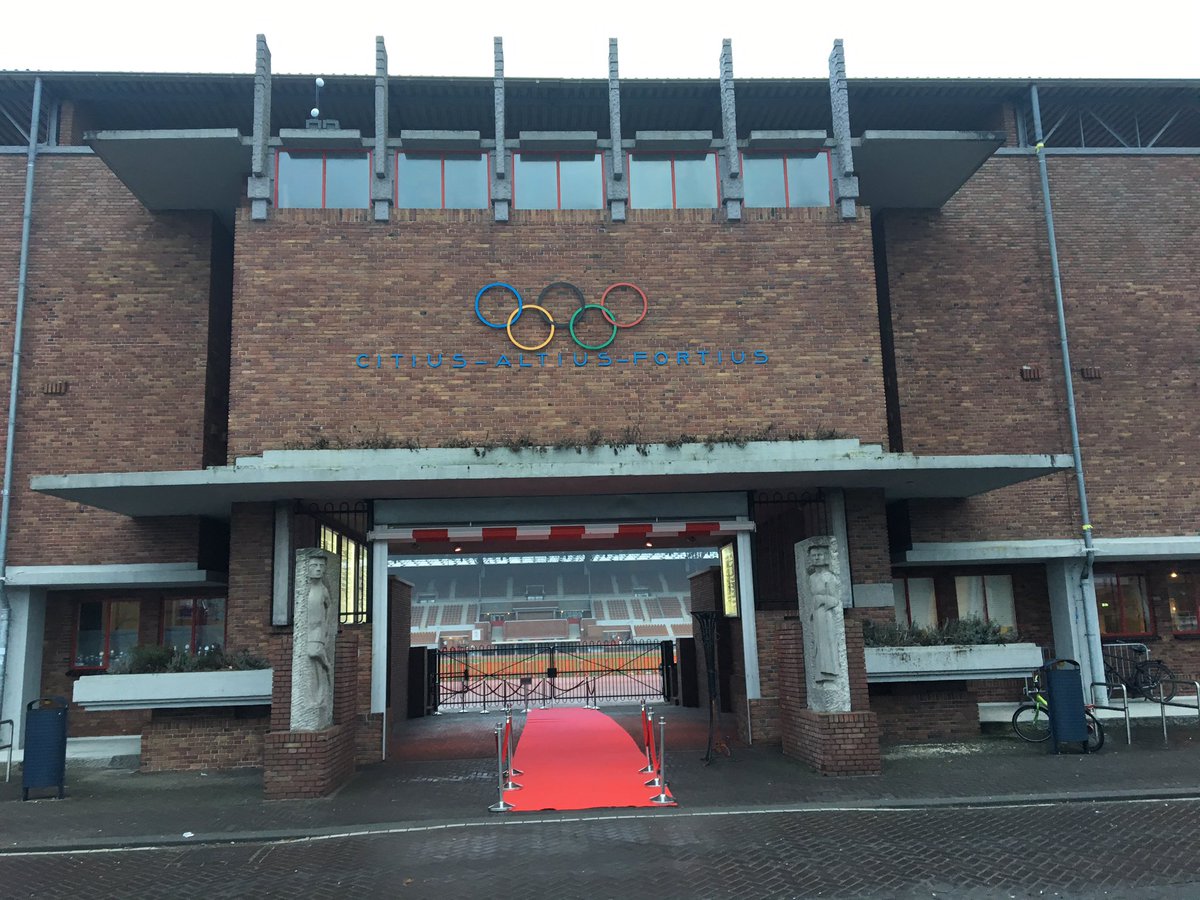 Rode loper Olympisch Stadion ligt uit voor HR-professionals Human Talent Network. Vandaag veel Baas van je Baan! <a href="/HTNetwerk/">Human Talent Network</a> <a href="/FanFactoryBV/">Fan Factory</a>