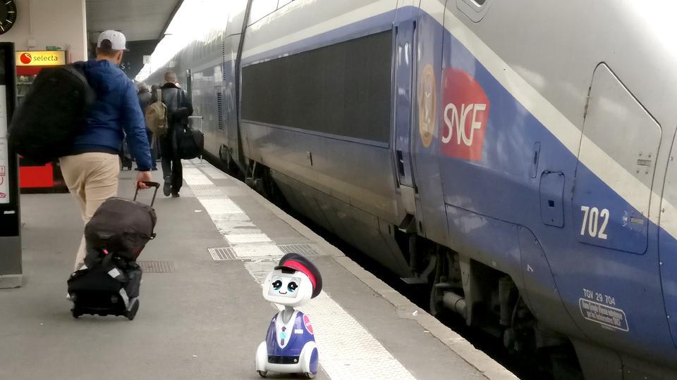 bymaddyness's tweet photo. #OpenInno : Buddy, un robot Made in France prochainement à bord des trains @iDTGV https://t.co/pSHSQEN3BR https://t.co/01SJ9pN5Lc
