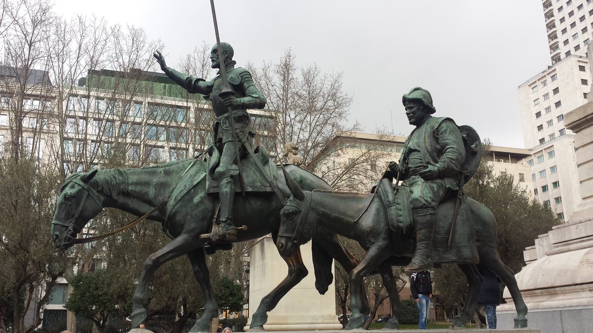 SAZPACO's tweet photo. Nuestros queridos Don Quijote y Sancho Panza, paseando por la Plaza Mayor. https://t.co/tK8Psvf57W