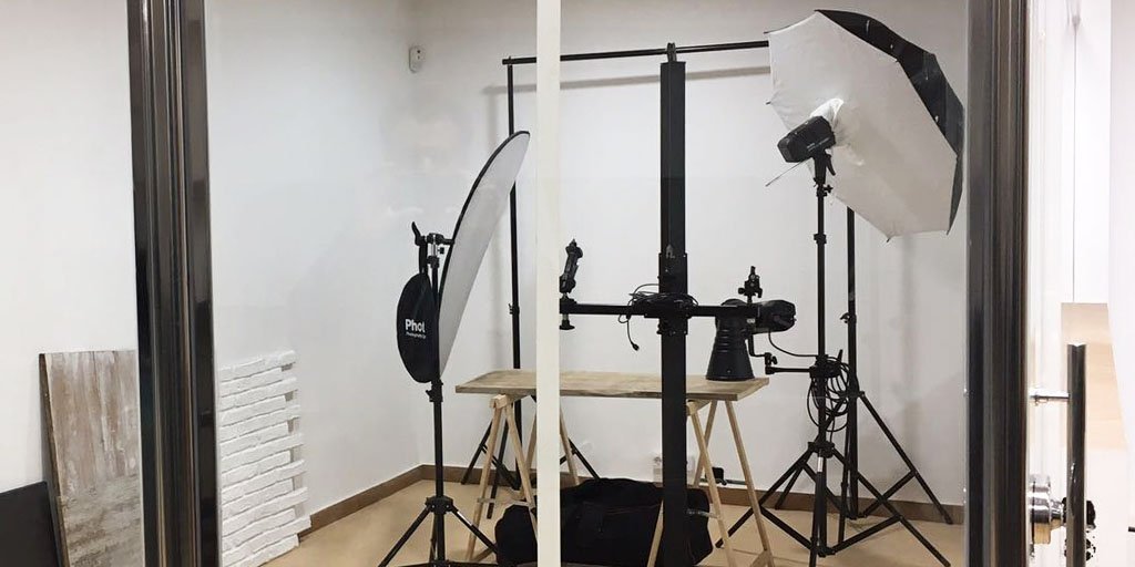 .<a href="/valerafoodphoto/">Joan Valera</a> de mudances. Ya té part del seu equip de #fotografia a #CoolinaryMarket 📷 #SPRibes #comingsoon