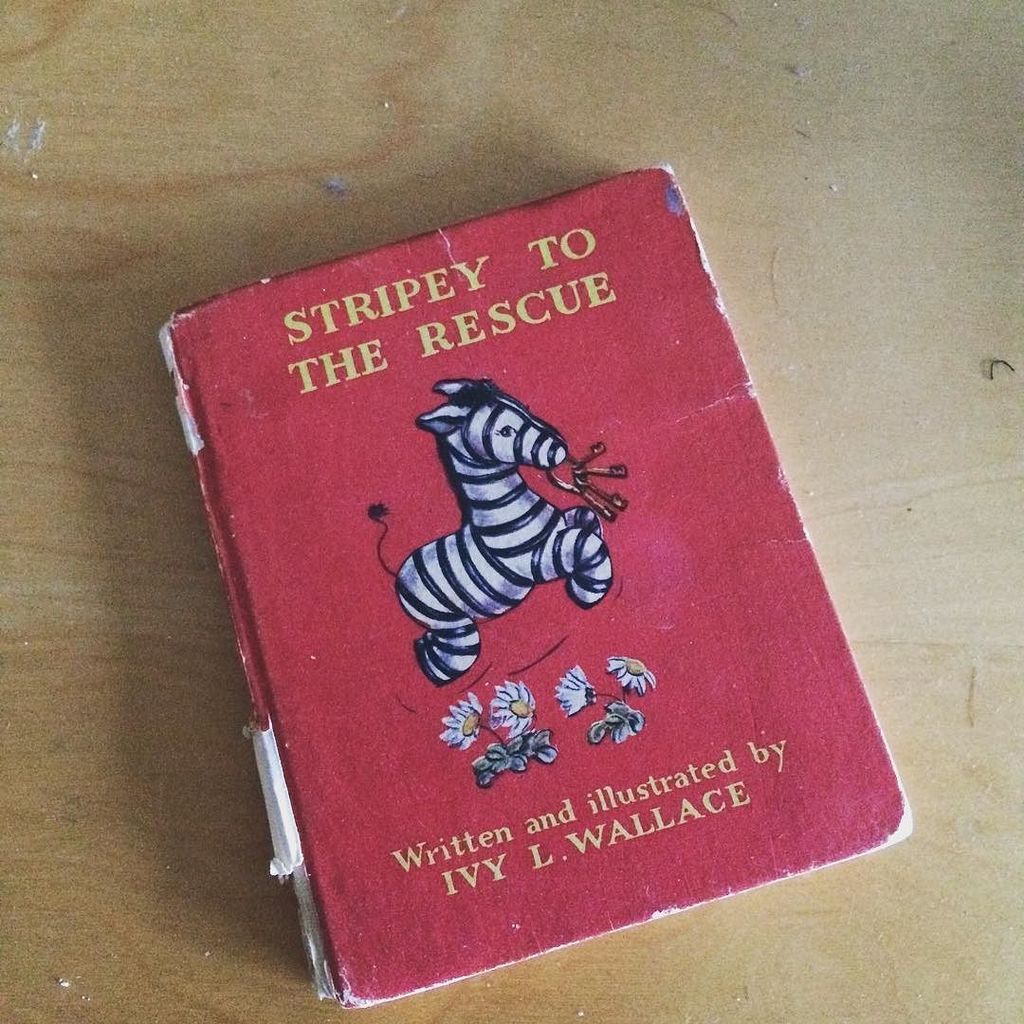 Nomi_1208's tweet photo. #project365_2017 047 #childhood #book #memories https://t.co/VFPmXrs1Bl https://t.co/gdfKWaijtP