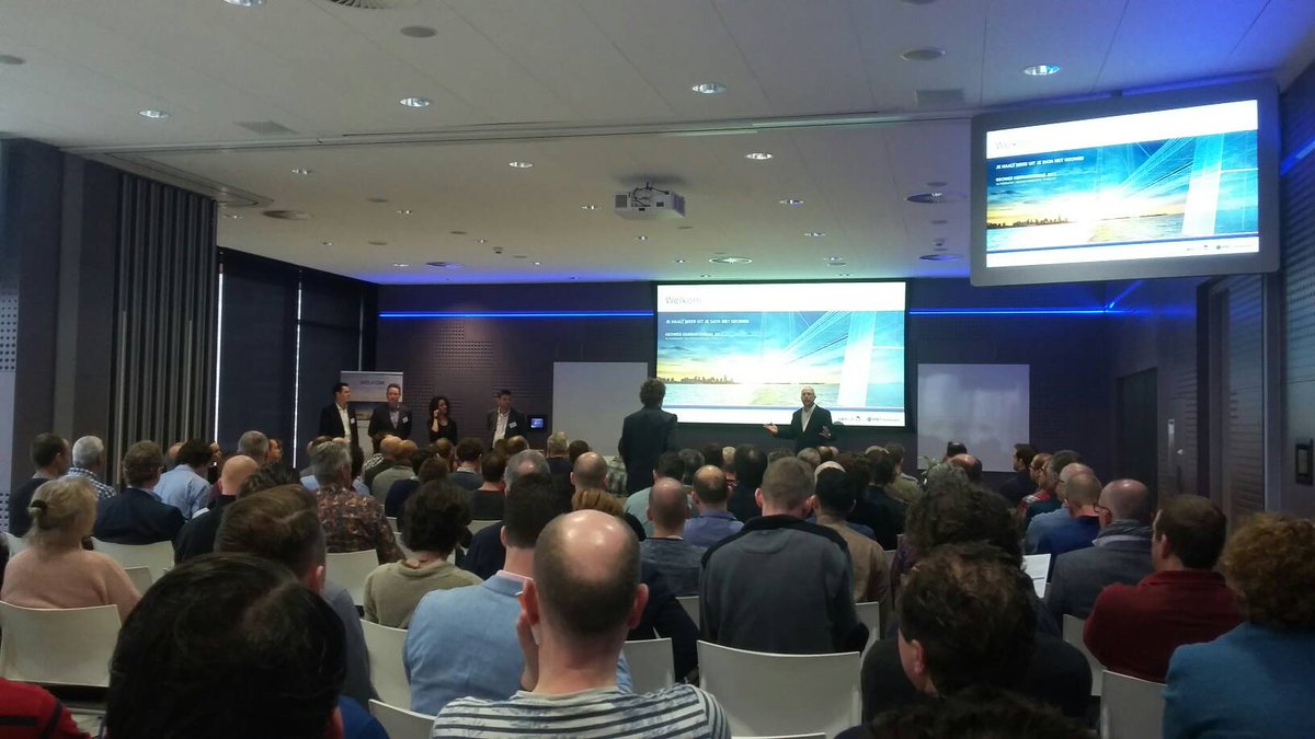 KarolinavSLO's tweet photo. 180 man zit hier in Utrecht bij #geoweb gebruikersdag! De family groeit en da's gaaf! https://t.co/gaBClr6Y9q